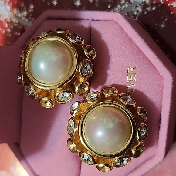 Christian Dior Vintage Signed Clip-on earrings - Picture 8 of 15